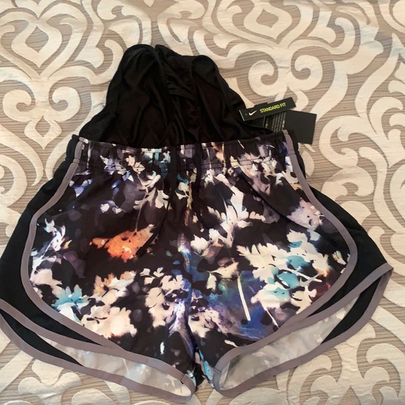 Nike floral shorts - Picture 10 of 17